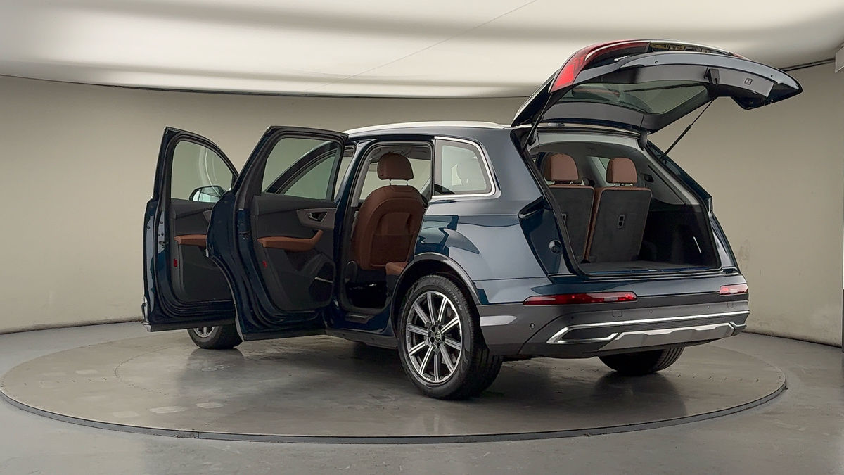 More views of Audi Q7