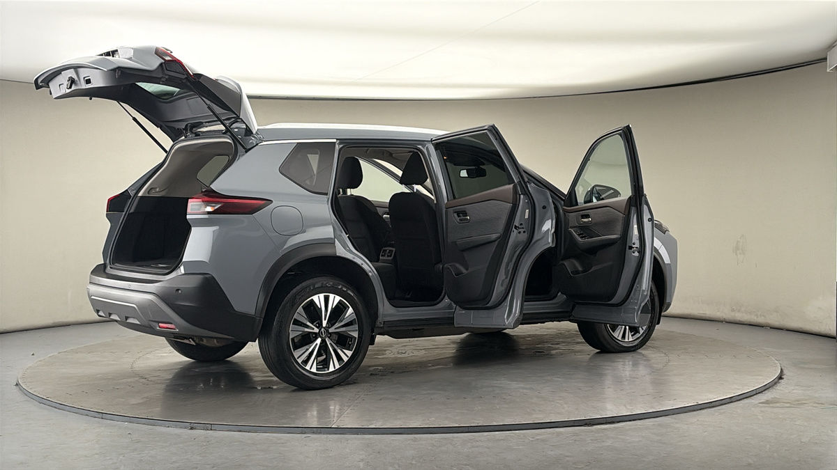 More views of Nissan X-Trail