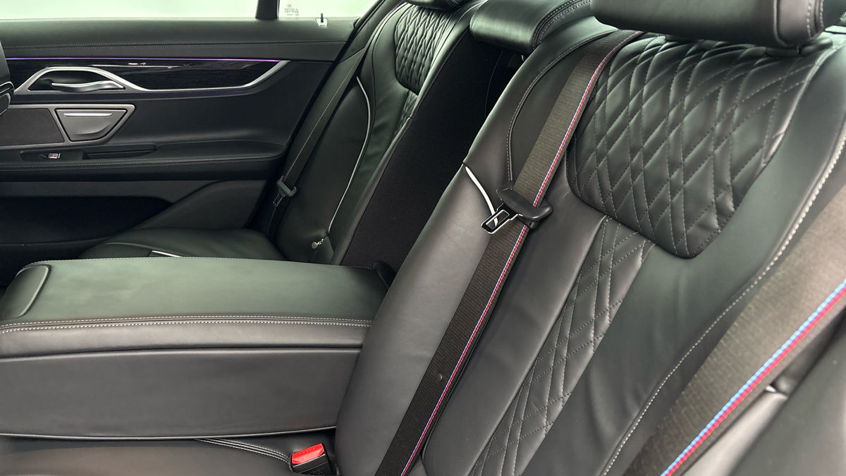 BMW 7 Series Image 9