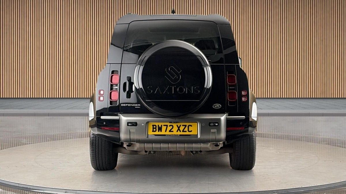 Land Rover Defender 110 Image 4