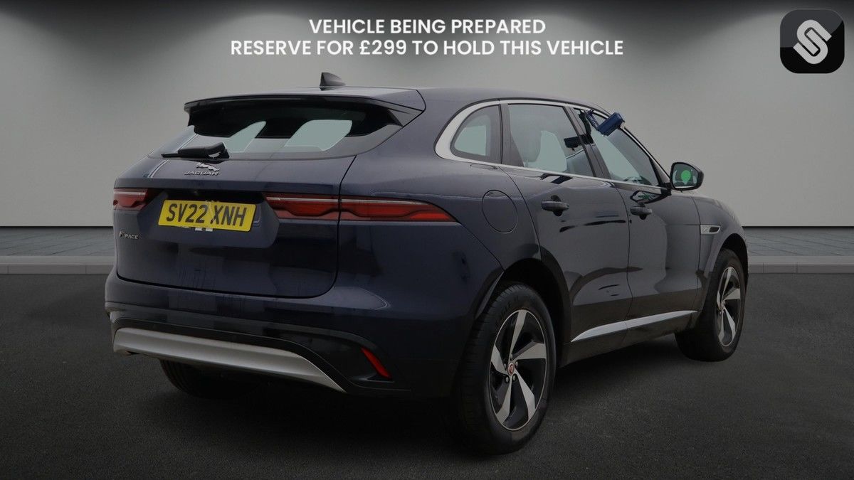 Jaguar F-PACE Image 4