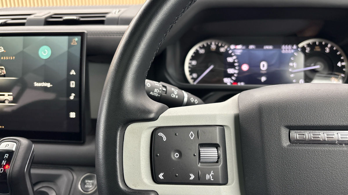Land Rover Defender 130 Image 13