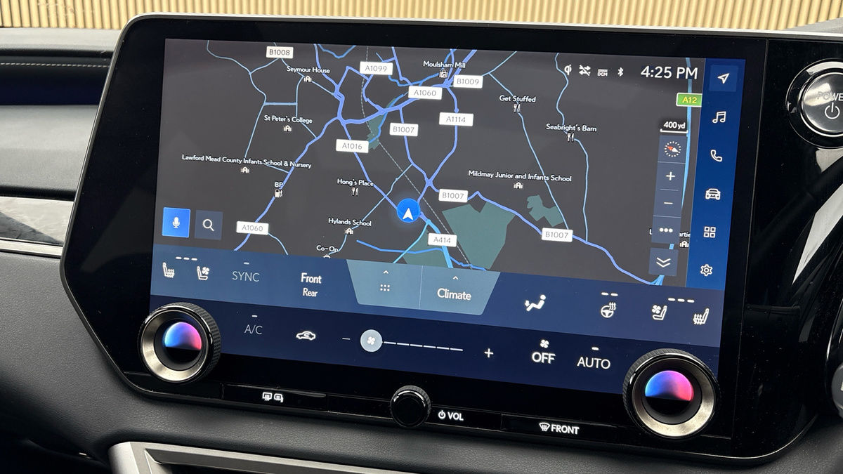 Lexus RX Image 17
