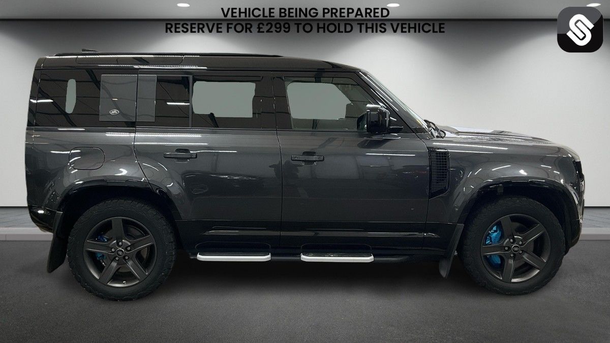 Land Rover Defender 110 Image 5