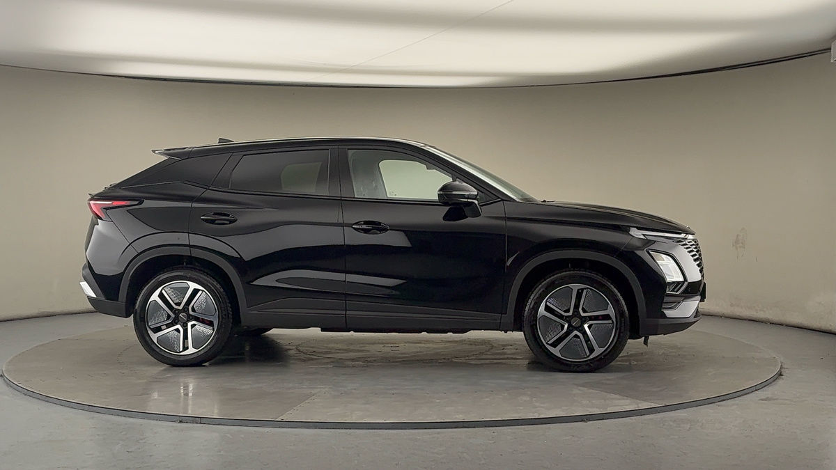 More views of Omoda 5