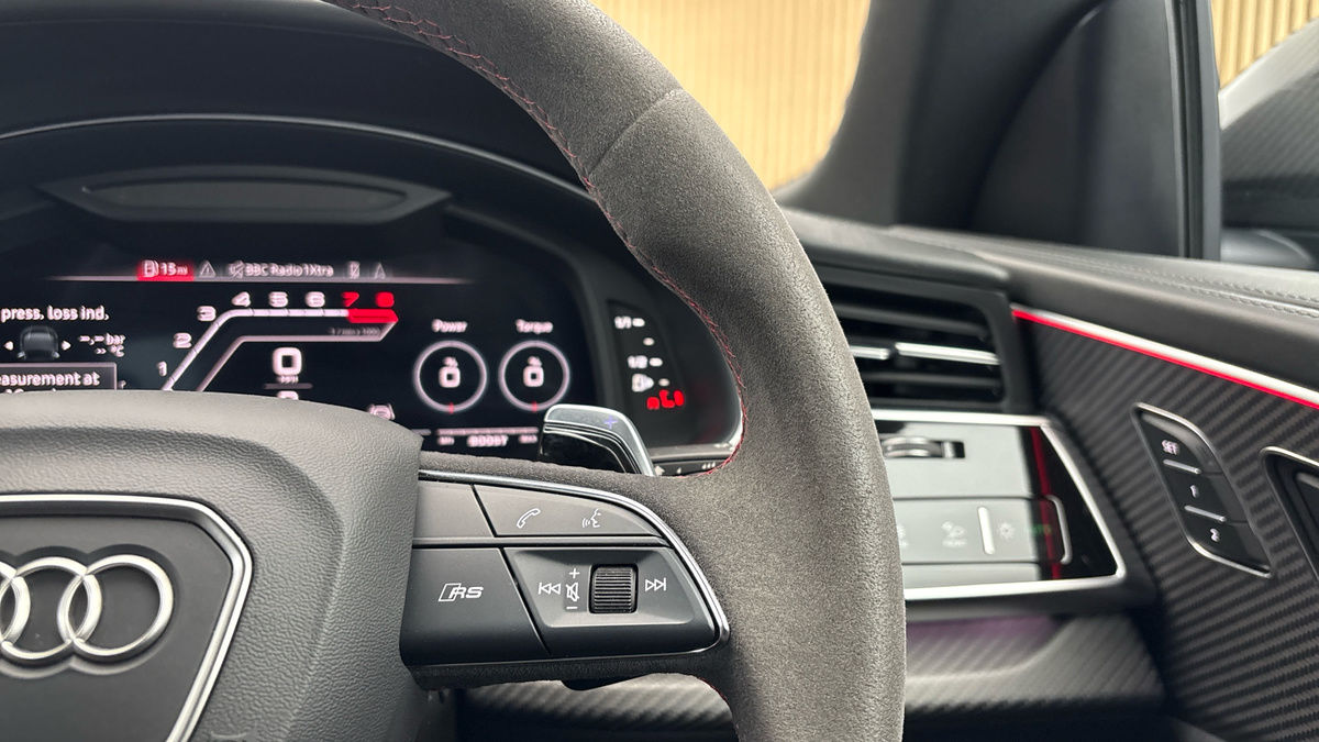 Audi RSQ8 Image 14