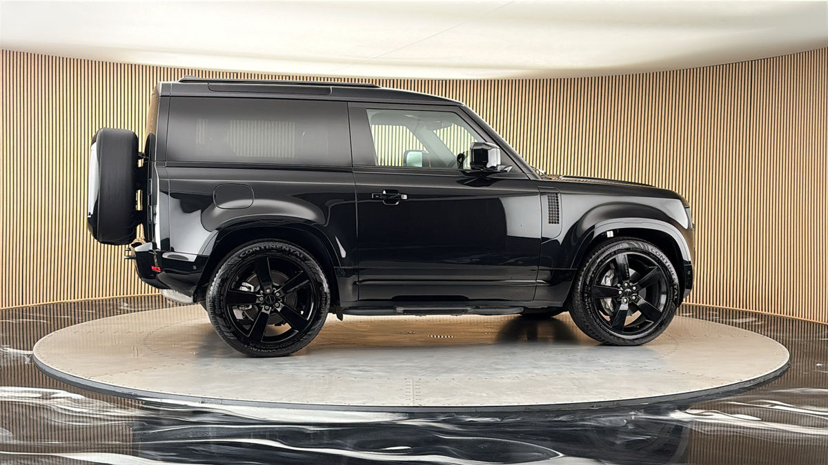 More views of Land Rover Defender 90