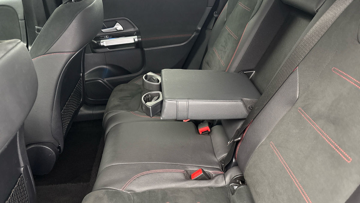 Mercedes-Benz GLB Image 9