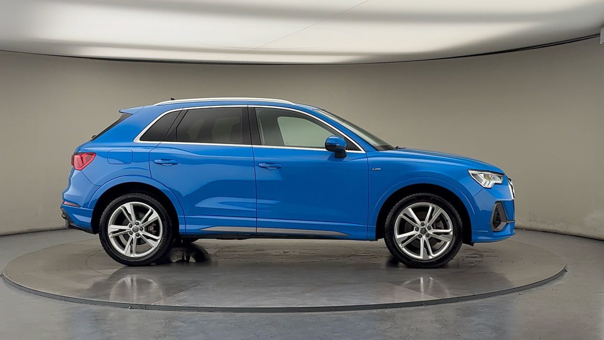 More views of Audi Q3