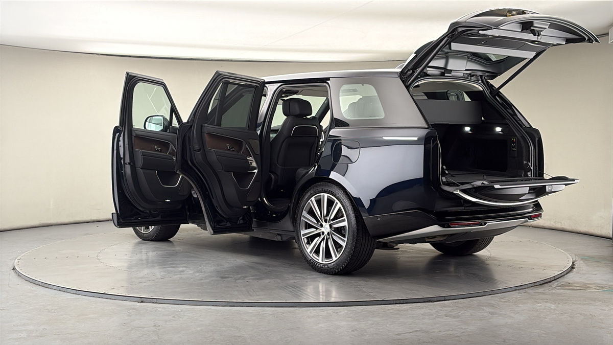 More views of Land Rover Range Rover