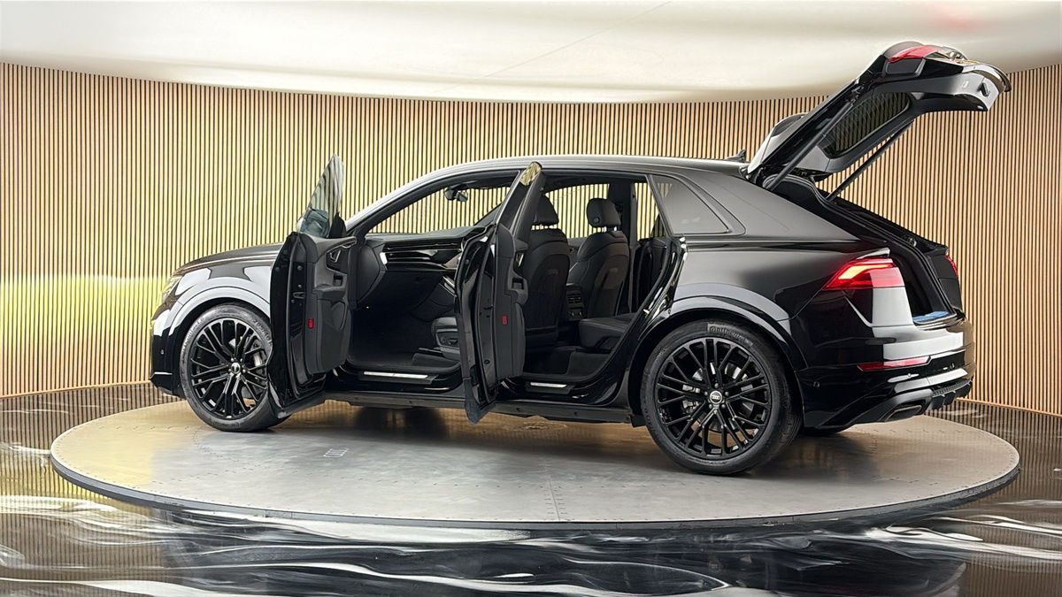 More views of Audi Q8