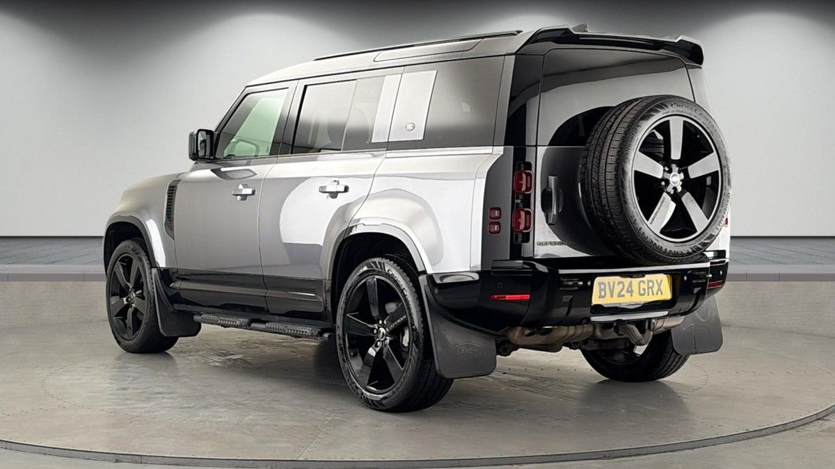 Land Rover Defender 110 Image 2