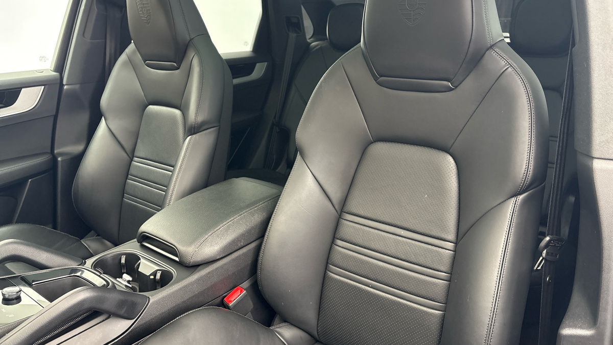 Porsche Cayenne Image 7