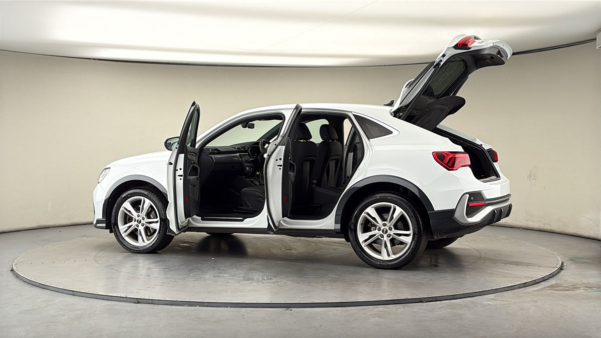 More views of Audi Q3