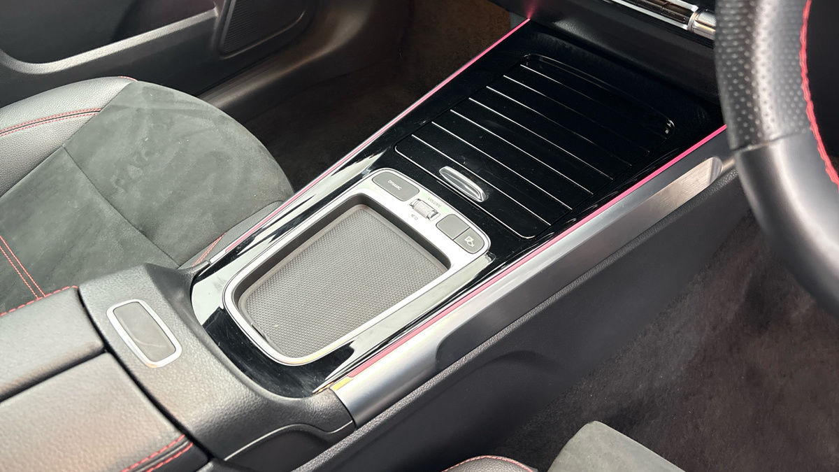 Mercedes-Benz GLB Image 18