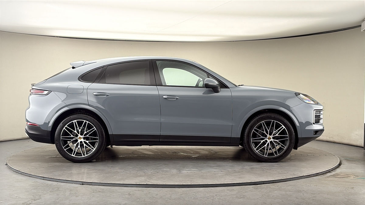 Porsche Cayenne Image 16