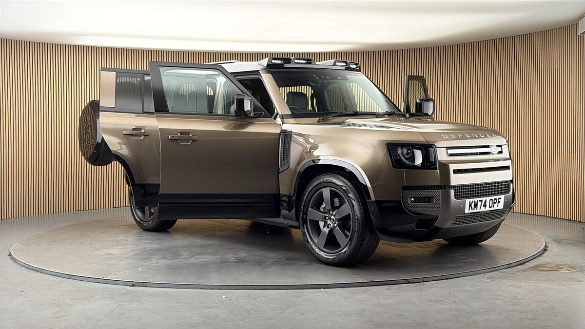More views of Land Rover Defender 110