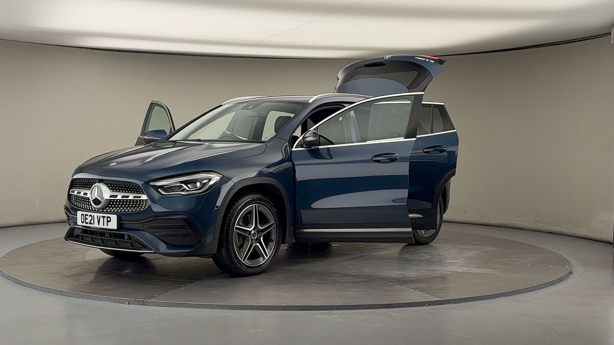 More views of Mercedes-Benz GLA