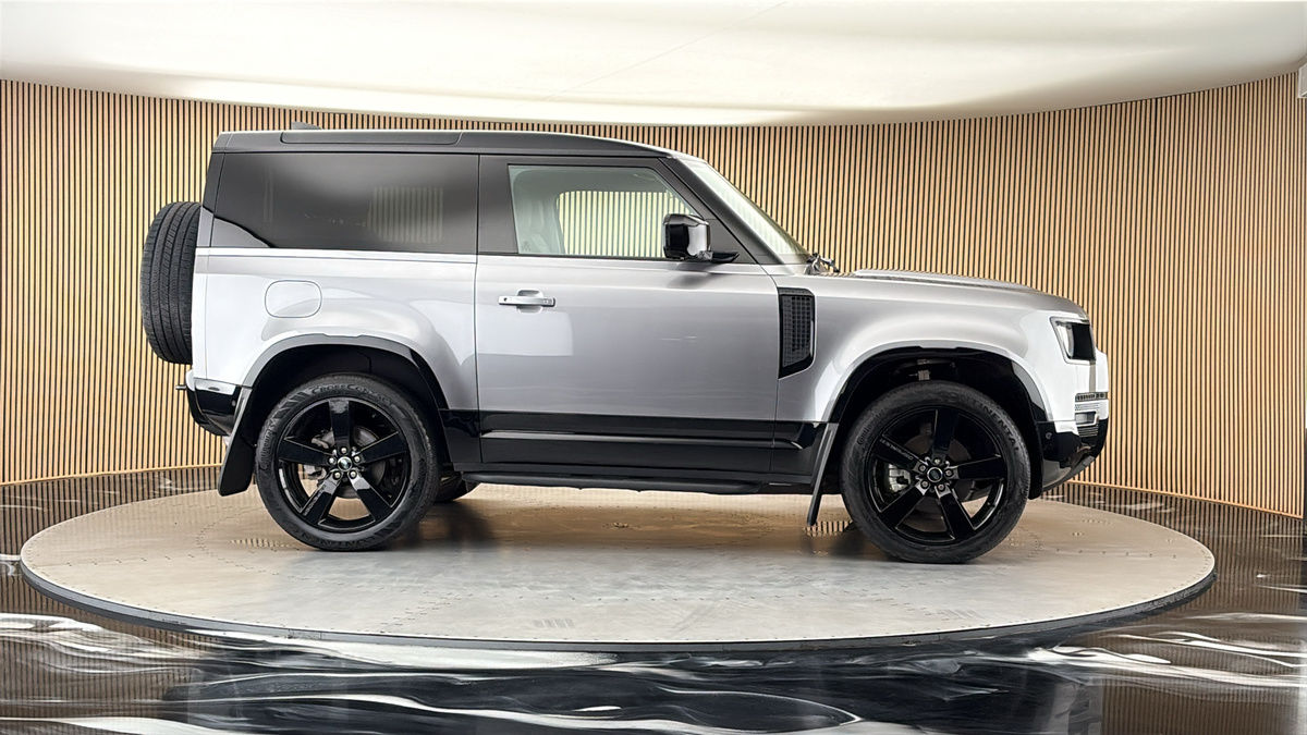 More views of Land Rover Defender 90