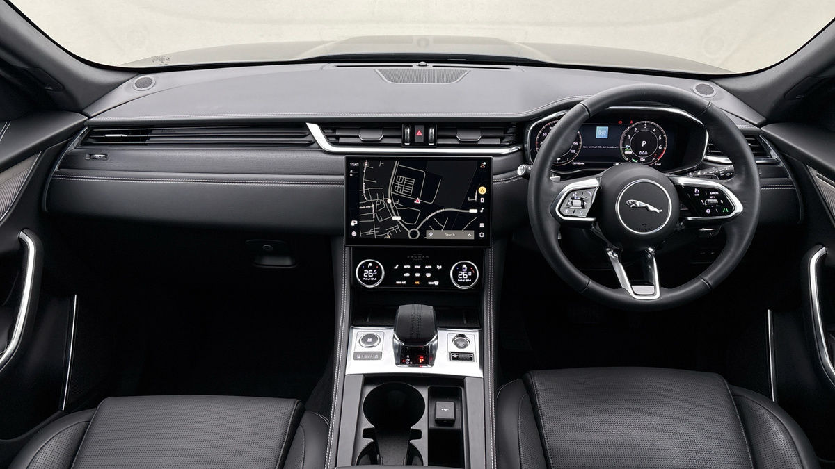 Jaguar F-PACE Image 12