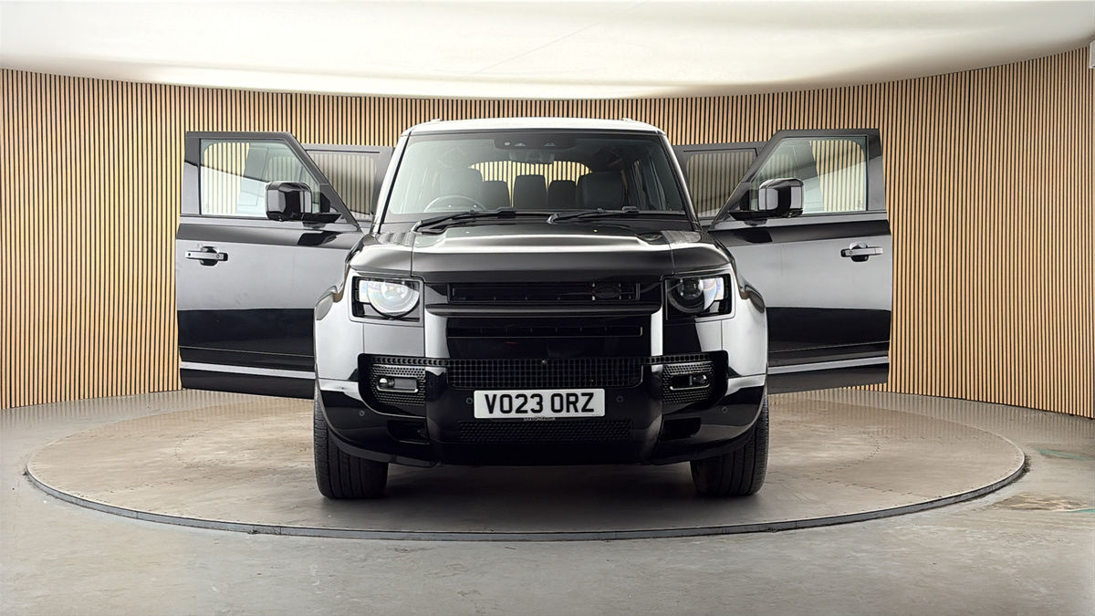 More views of Land Rover Defender 110