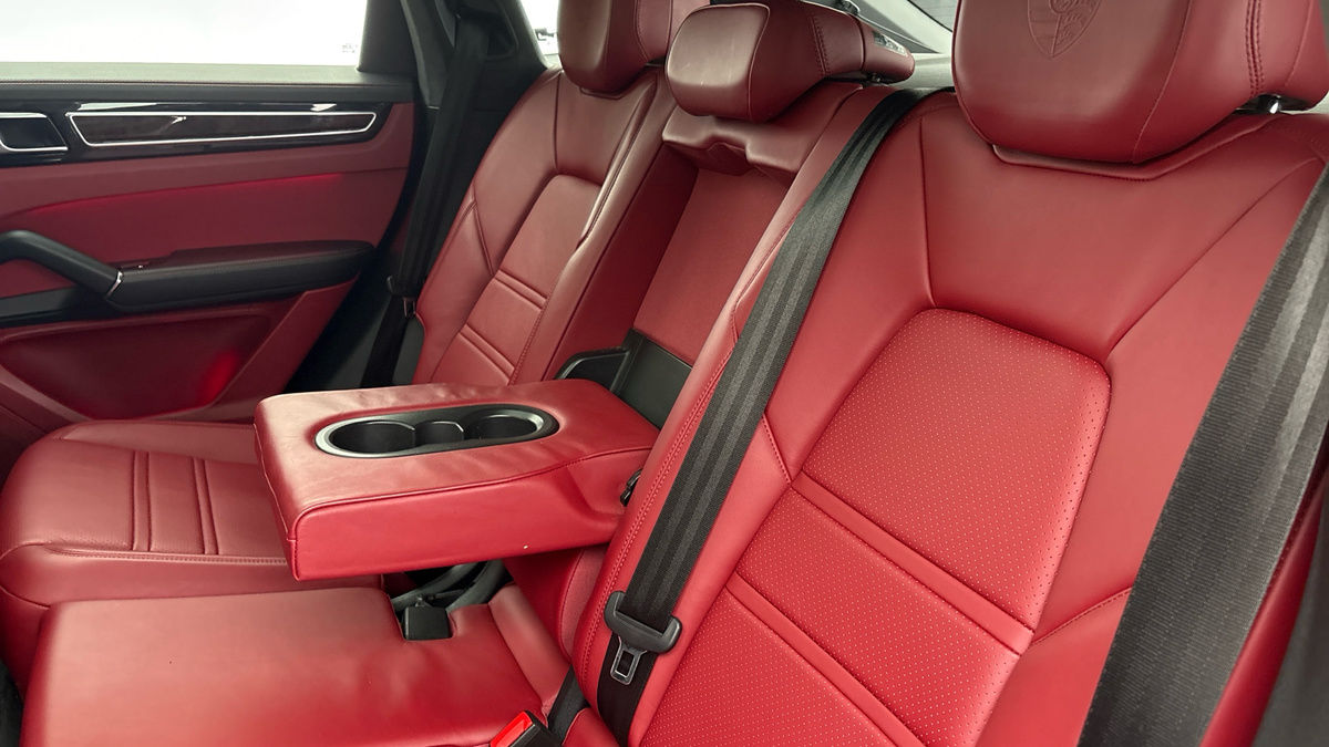 Porsche Cayenne Image 9