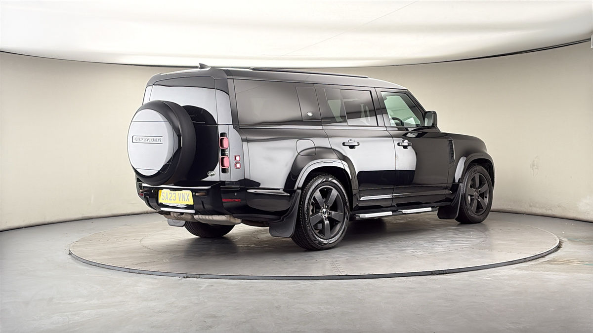 Land Rover Defender 130 Image 21