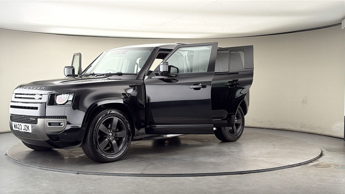 Land Rover Defender 110 Image 22