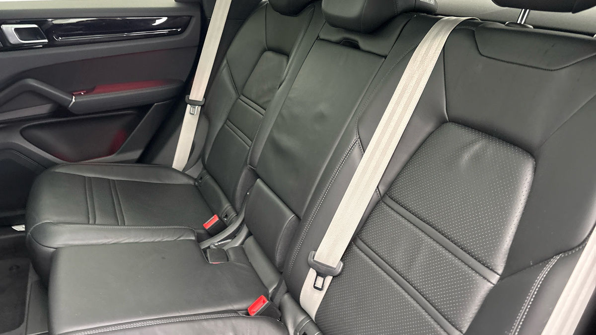 Porsche Cayenne Image 8