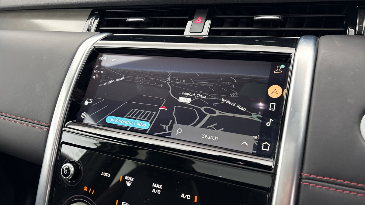 Land Rover Discovery Sport Image 17