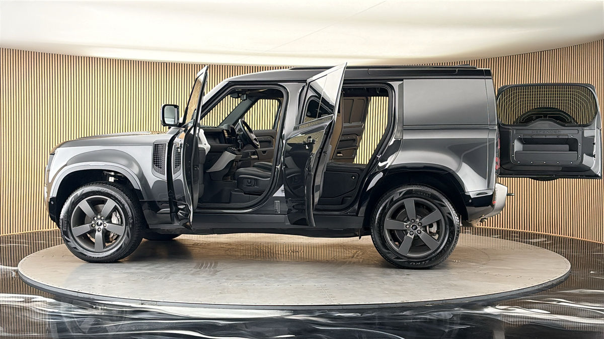 More views of Land Rover Defender 110