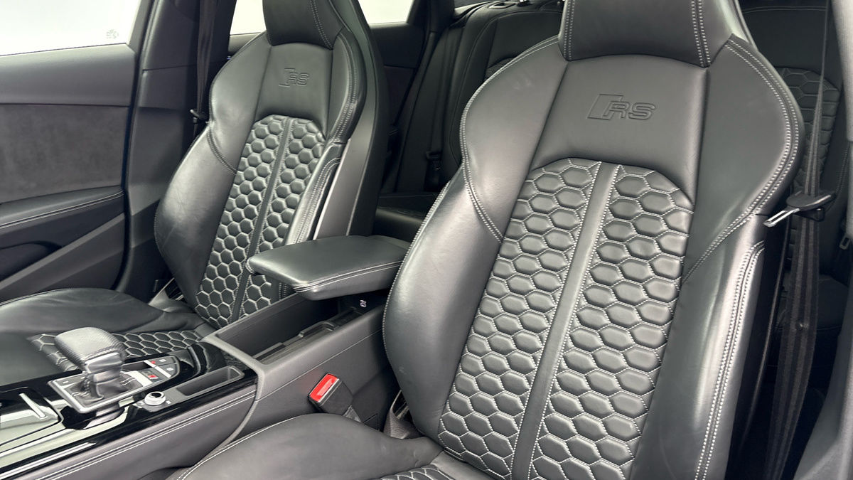 Audi RS4 Avant Image 7