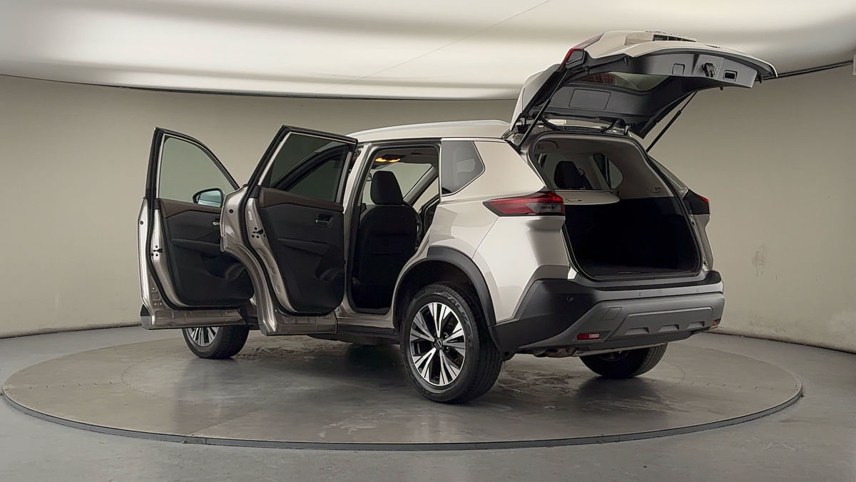 More views of Nissan X-Trail