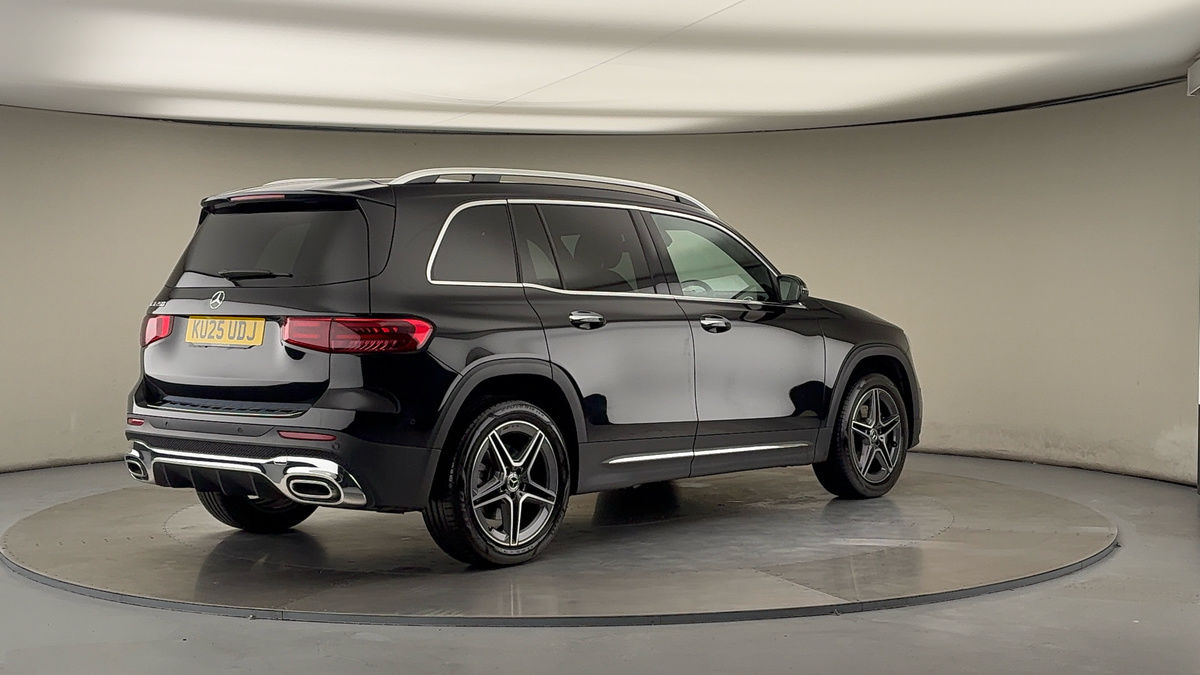 Mercedes-Benz GLB Image 21