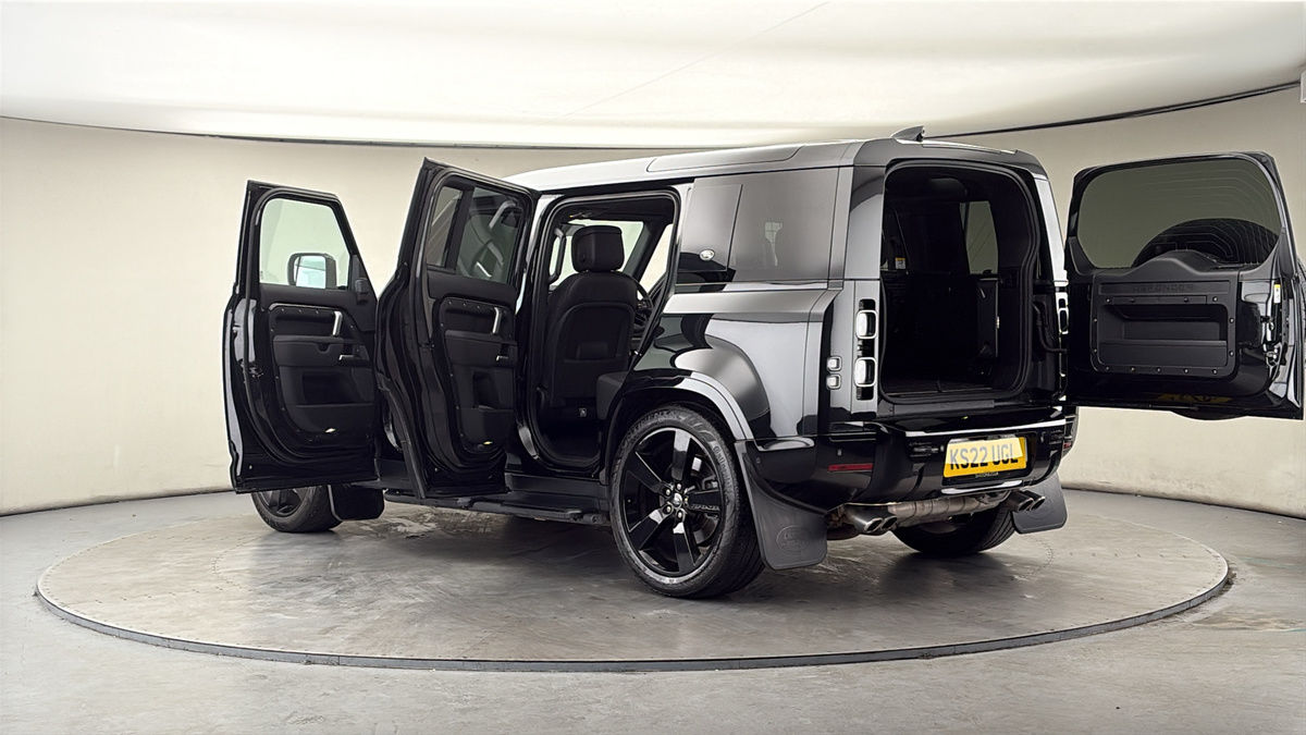 More views of Land Rover Defender 110