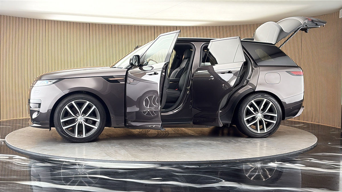 More views of Land Rover Range Rover Sport