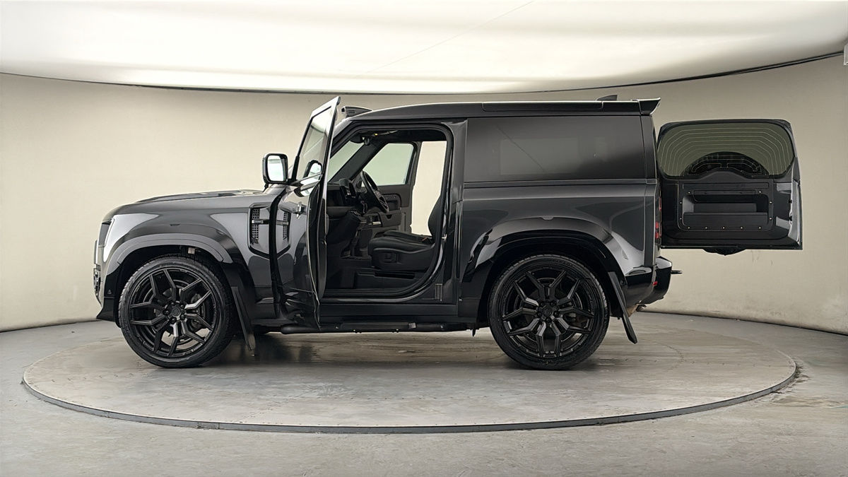 More views of Land Rover Defender 90