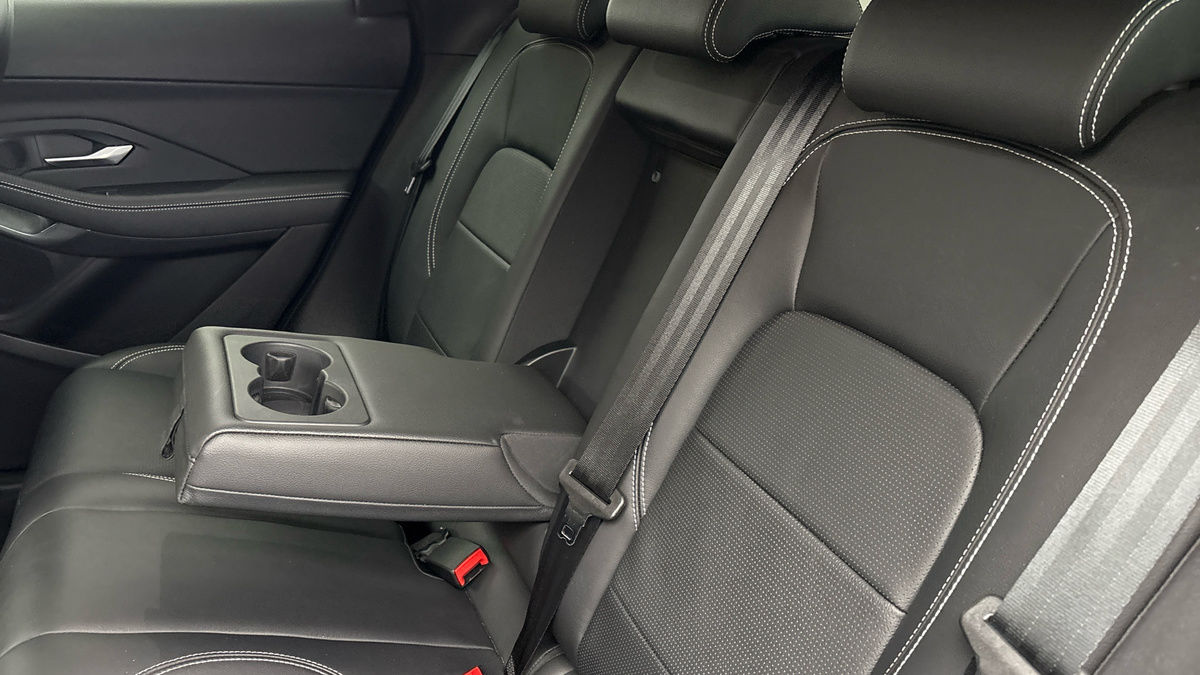 Jaguar E-PACE Image 9