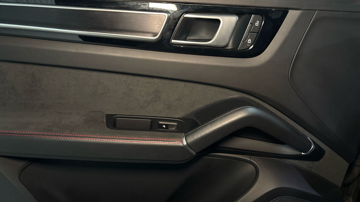 Porsche Cayenne Image 19