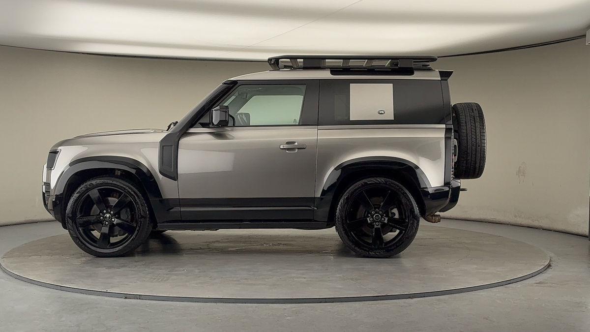 Land Rover Defender 90 Image 15