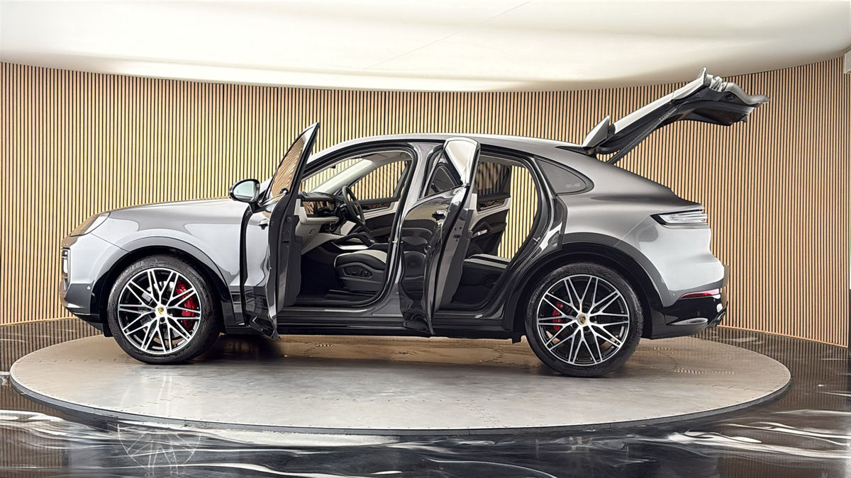 More views of Porsche Cayenne