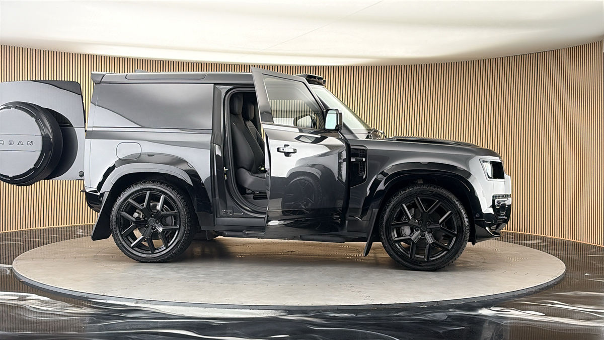 More views of Land Rover Defender 90