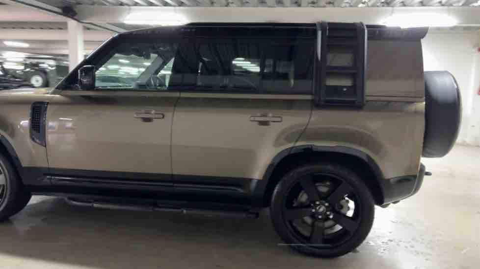 More views of Land Rover Defender 110