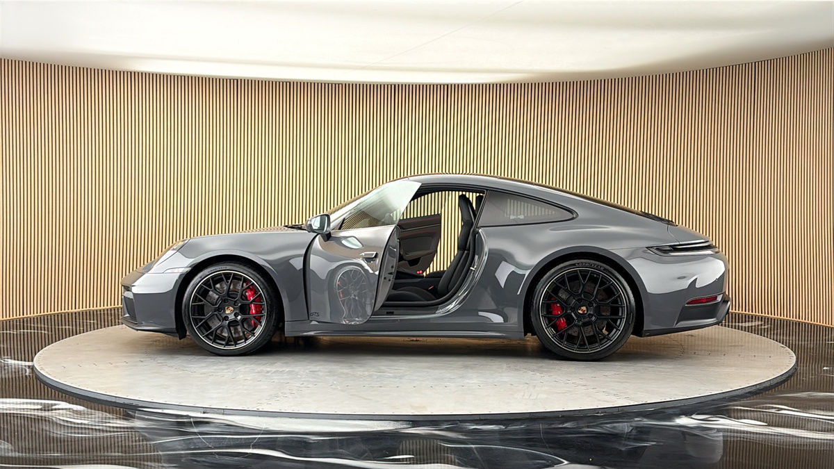 More views of Porsche 911