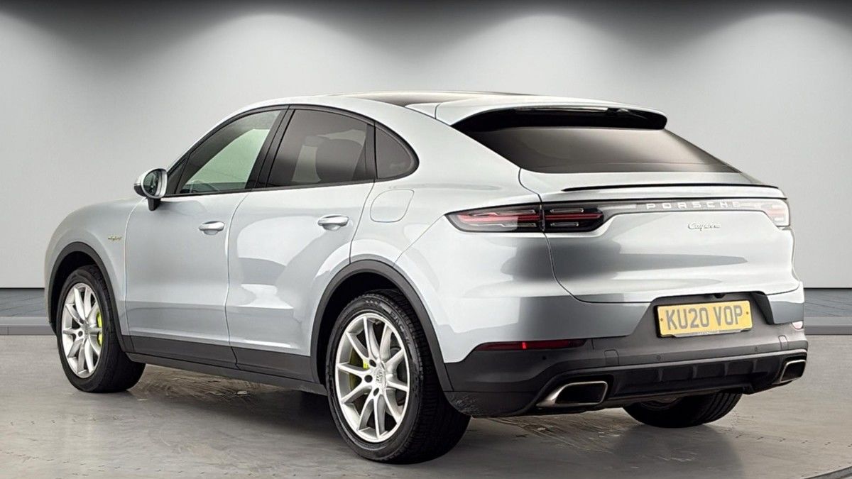 Porsche Cayenne Image 2