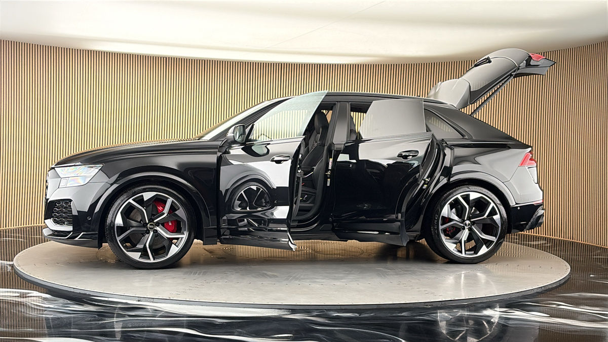 More views of Audi RSQ8