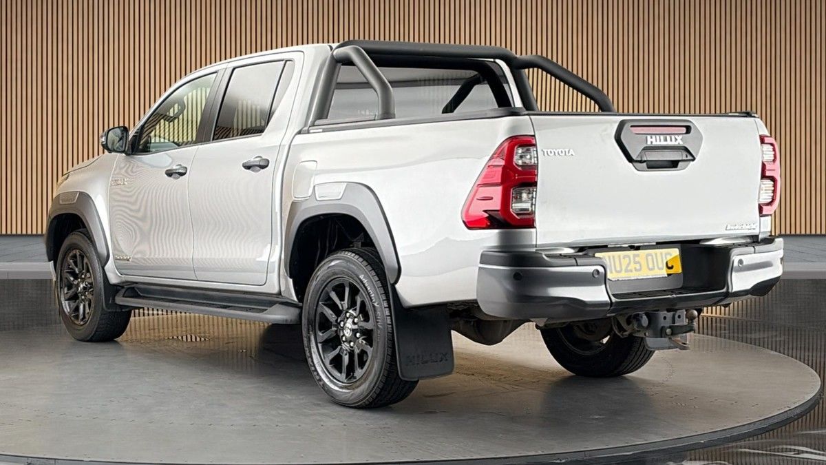 Toyota Hilux Image 2