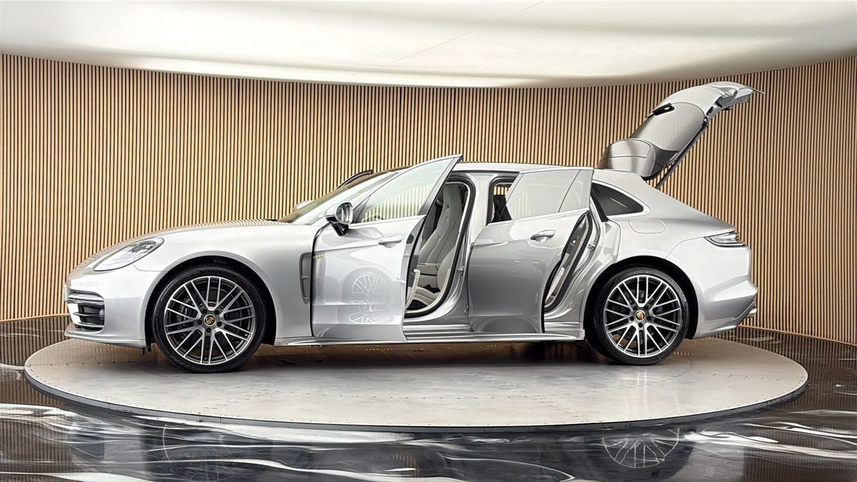 More views of Porsche Panamera