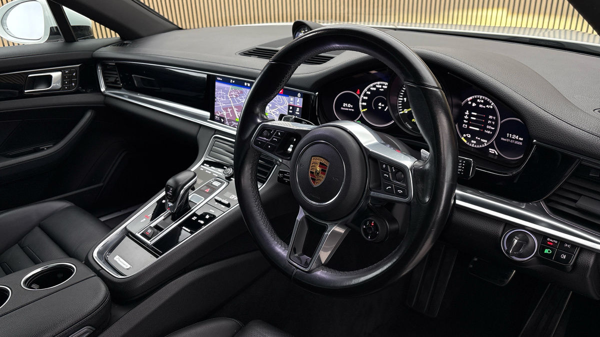 Porsche Panamera Image 5
