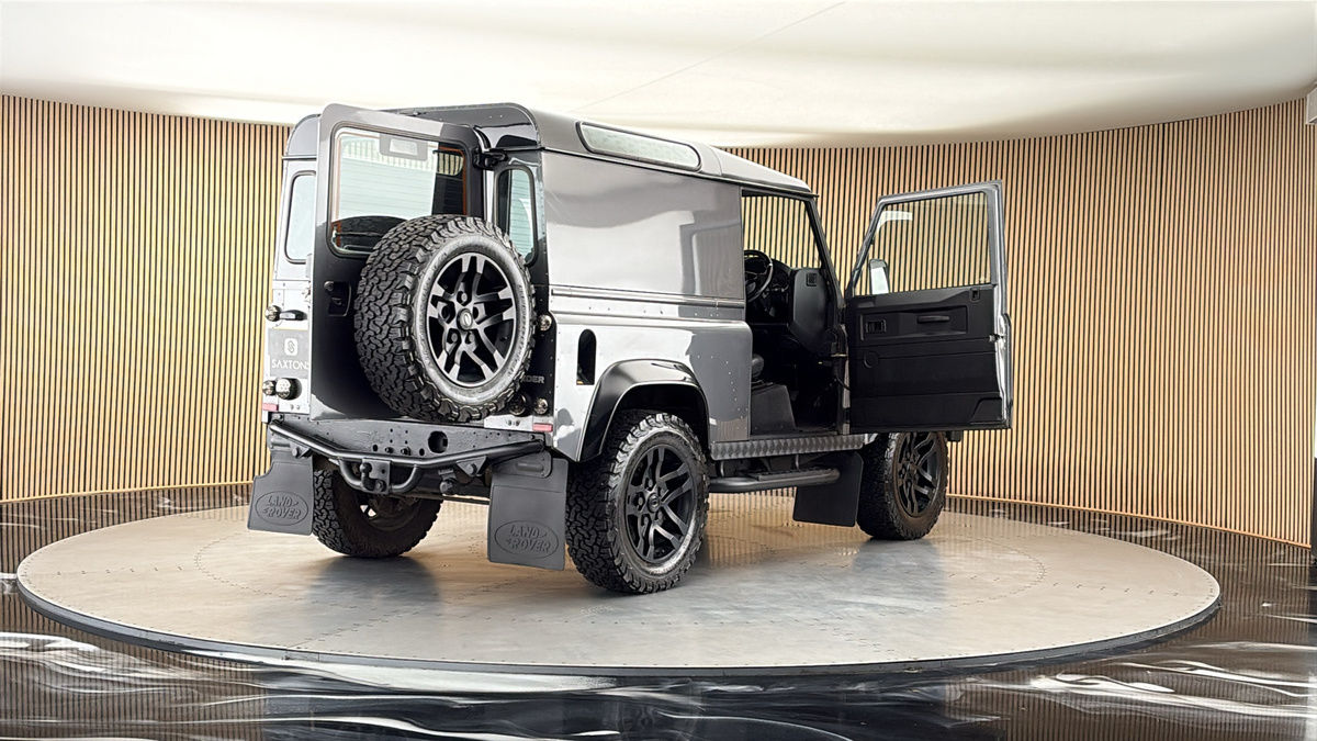 More views of Land Rover Defender 90